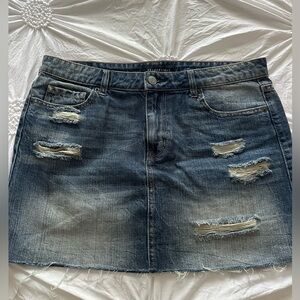 Aeropostale Jeans  Blue Light Skirt, Women Size 10 used in very good condition.
